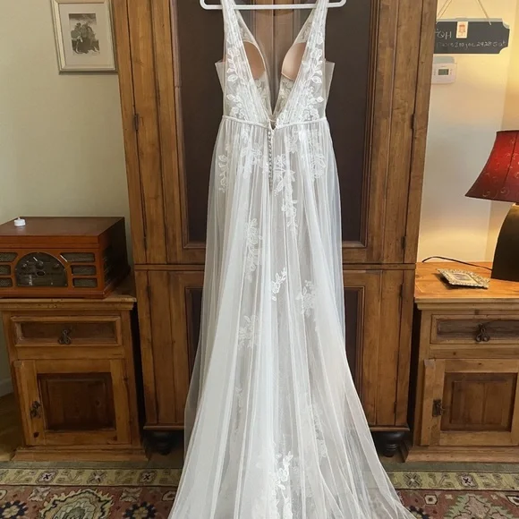 Allure Bridal new with tags wedding dresss